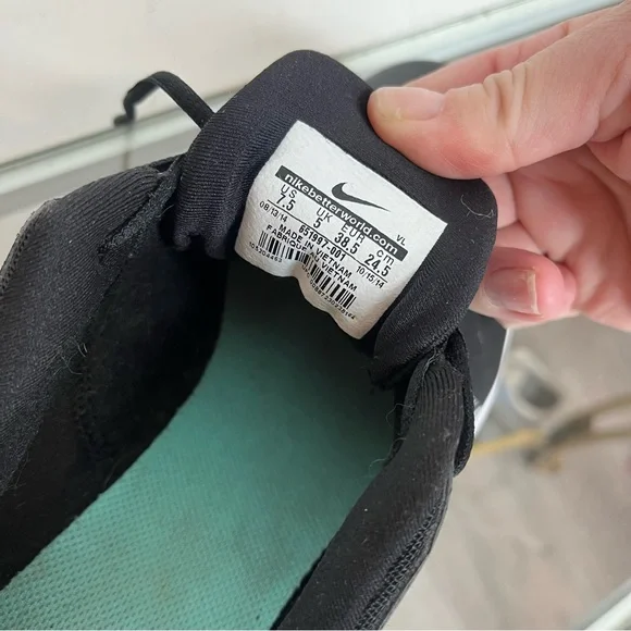 Nike Women's Size 7.5 Nike Delight V-Lady Golf Shoe SpikedTread Black White - Picture 9 of 9